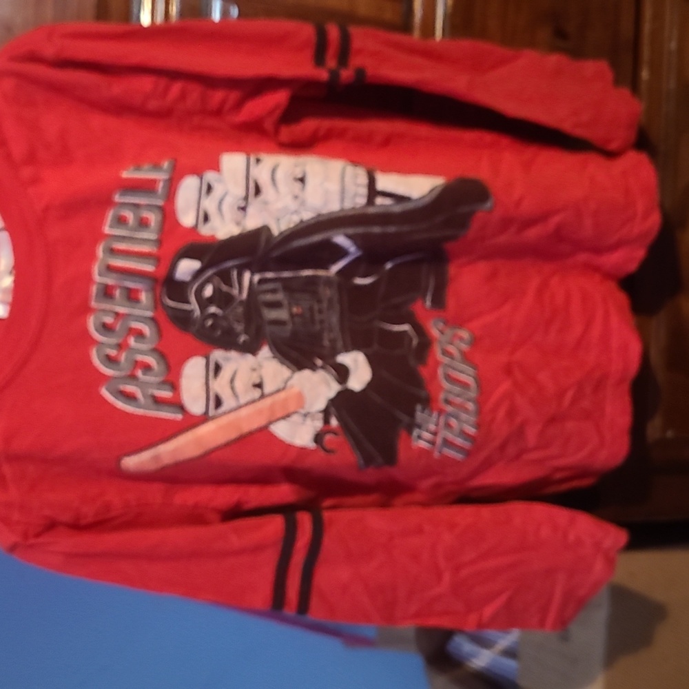!!.    Boys size 8 long sleeve top